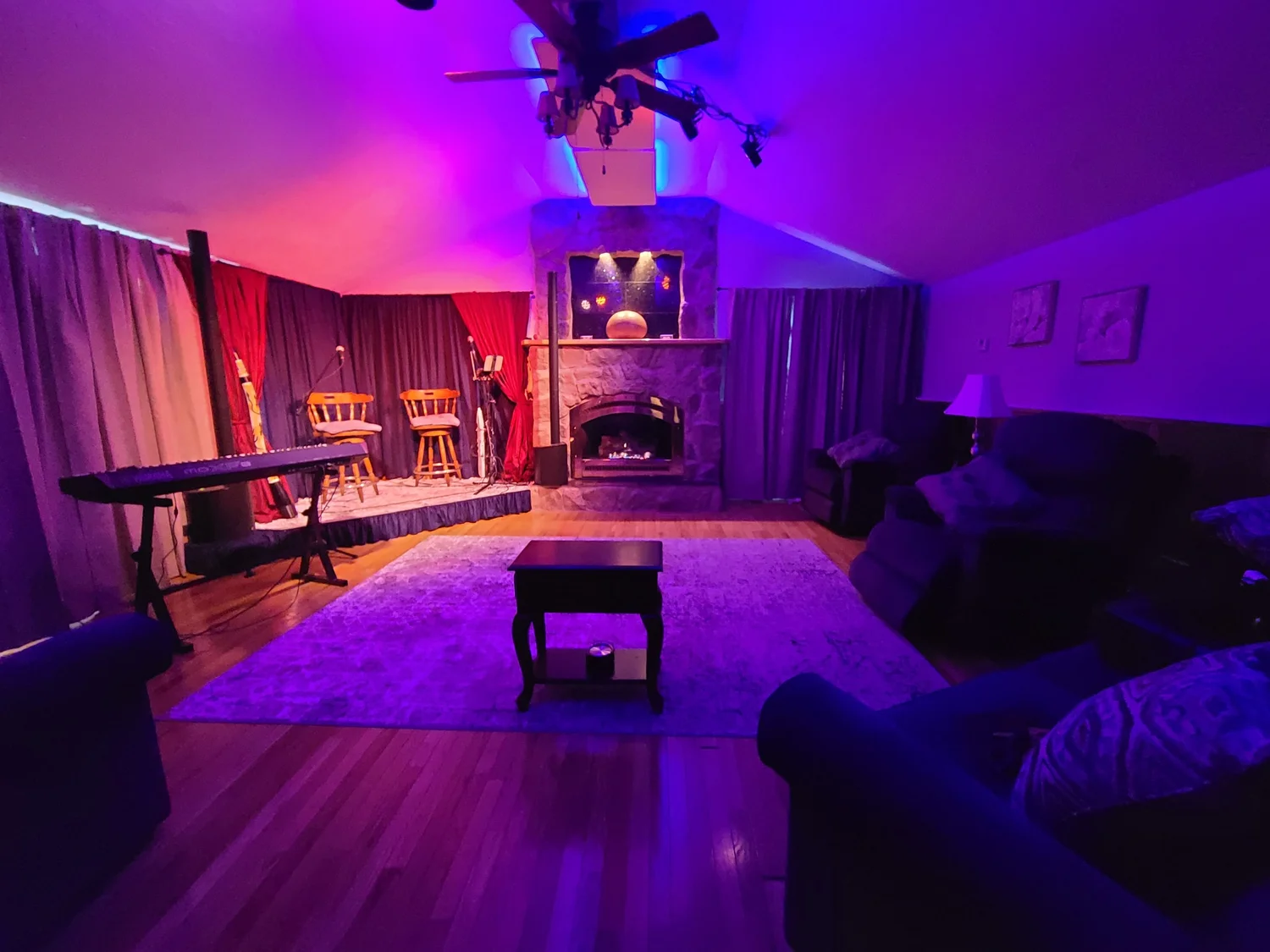 An intimate venue with seating from 5–25
